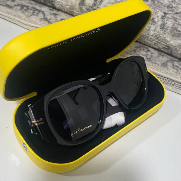 NEW Marc Jacobs Cateye Sunglasses in Black - Picture 7 of 7